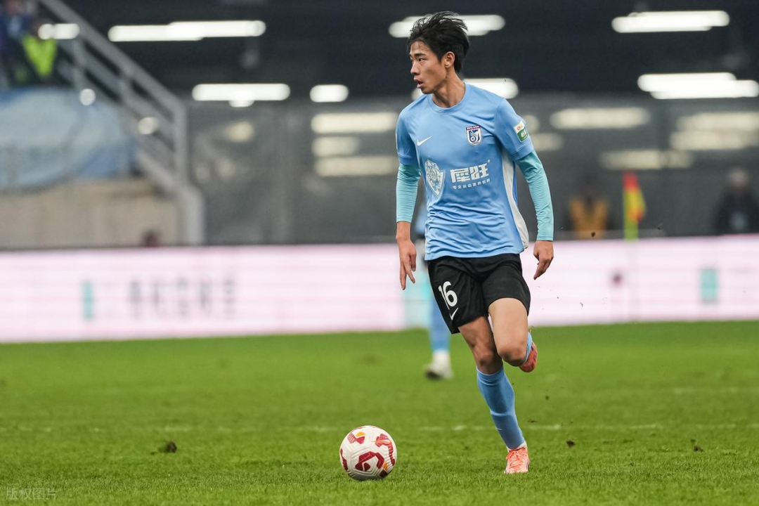 朱鹏宇未来要想走出低谷！可学习毛伟杰直接改位置，值得期待