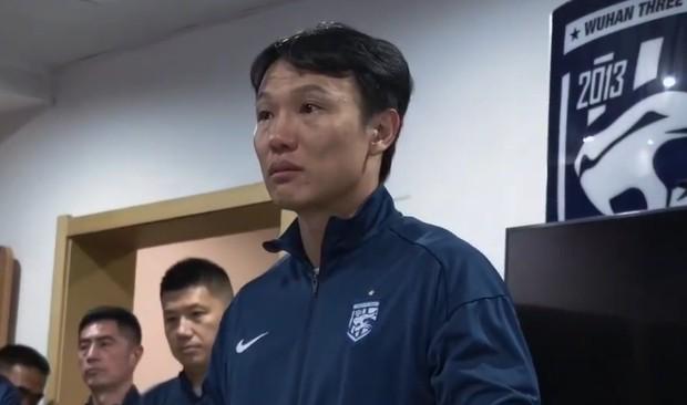 足球报：三镇确定邓卓翔下赛季继续带队，俱乐部不欠薪运营稳定